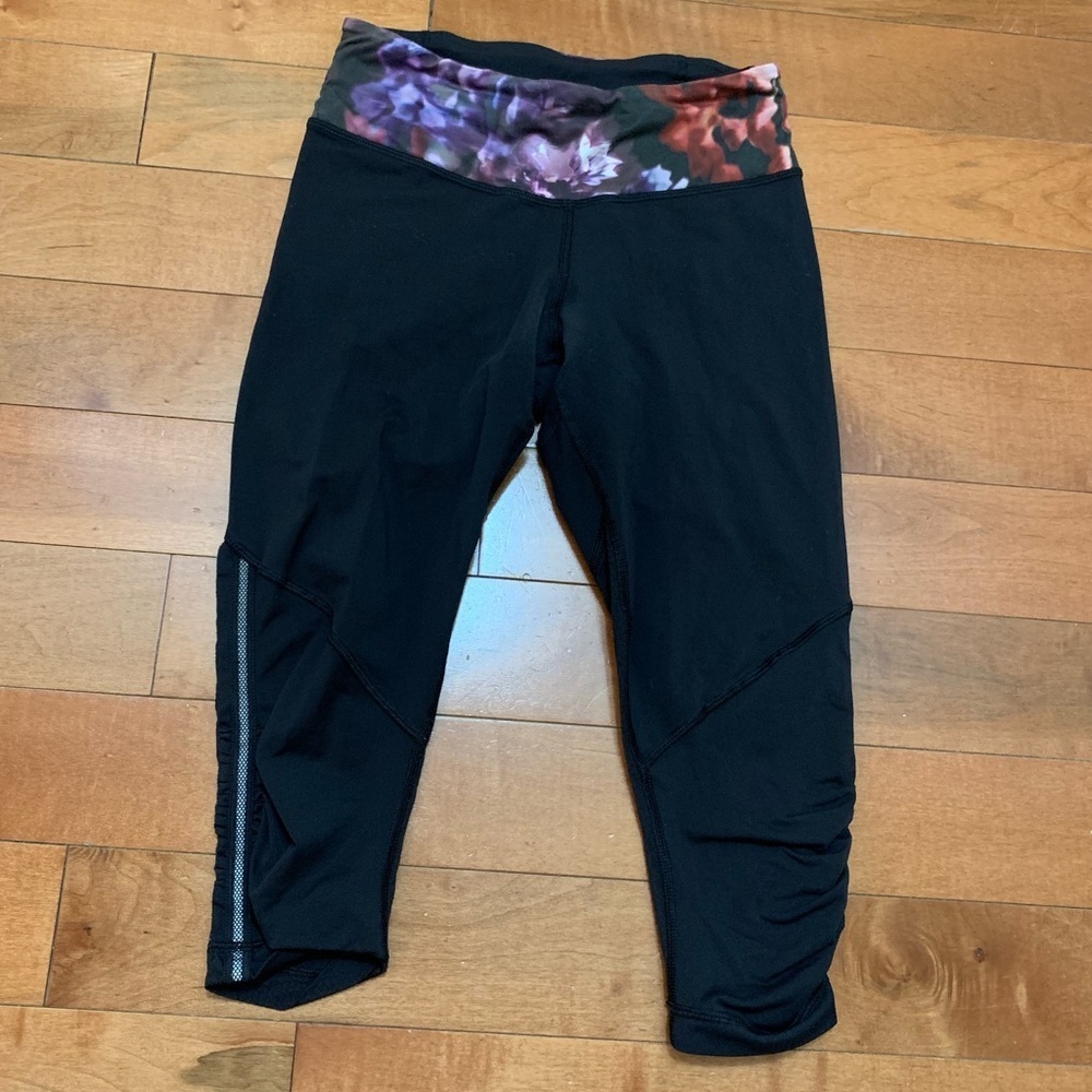 Lululemon Athletica Cropped Leggings Floral Print Adjustable Waist Band Size 4